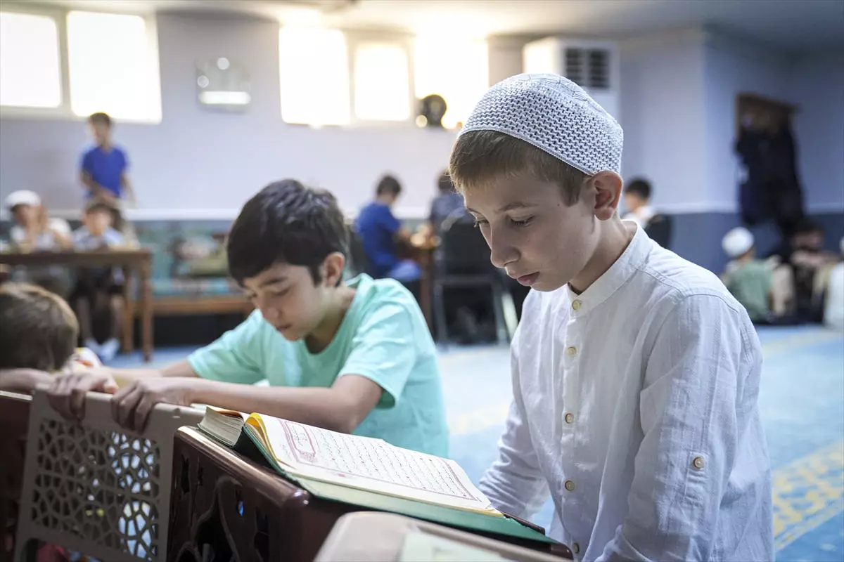 Yaz Kur'an kursları doldu taştı: 250 binden fazla öğrenci katıldı!