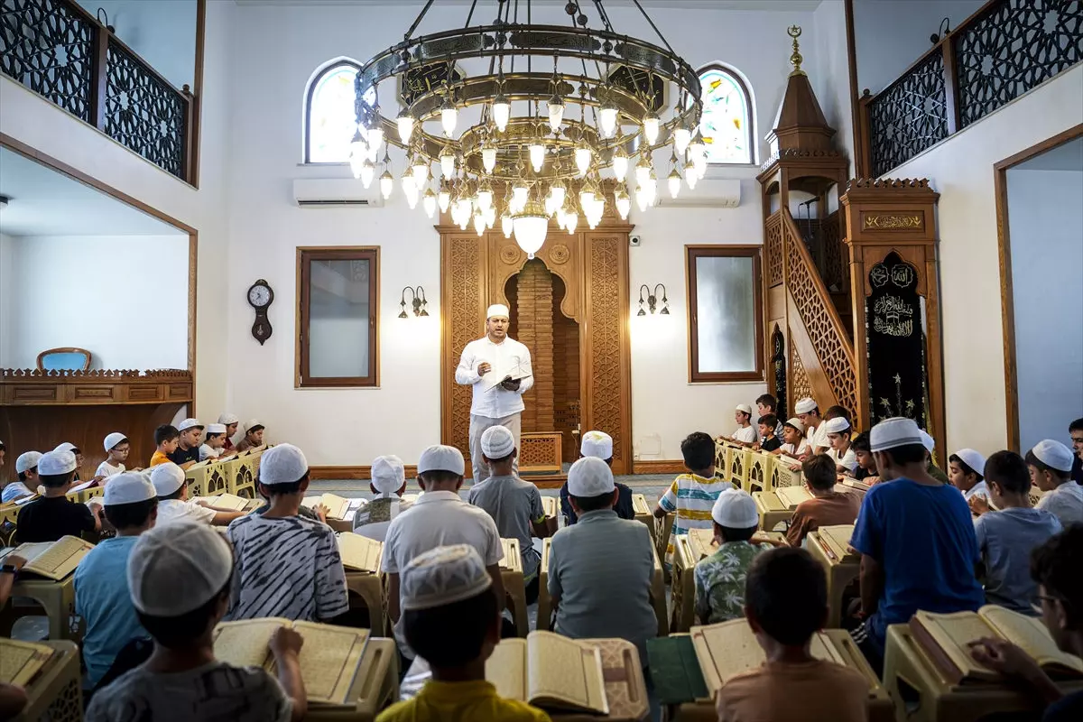 Yaz Kur'an kursları doldu taştı: 250 binden fazla öğrenci katıldı!