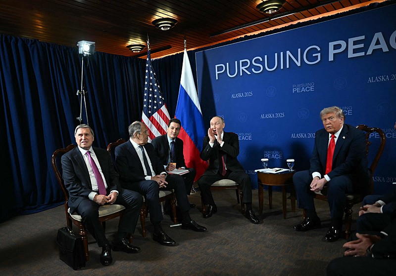 Üç saat süren Trump ve Putin zirvesinden barış çıkmadı: Gözler şimdi Moskova'daki toplantıda