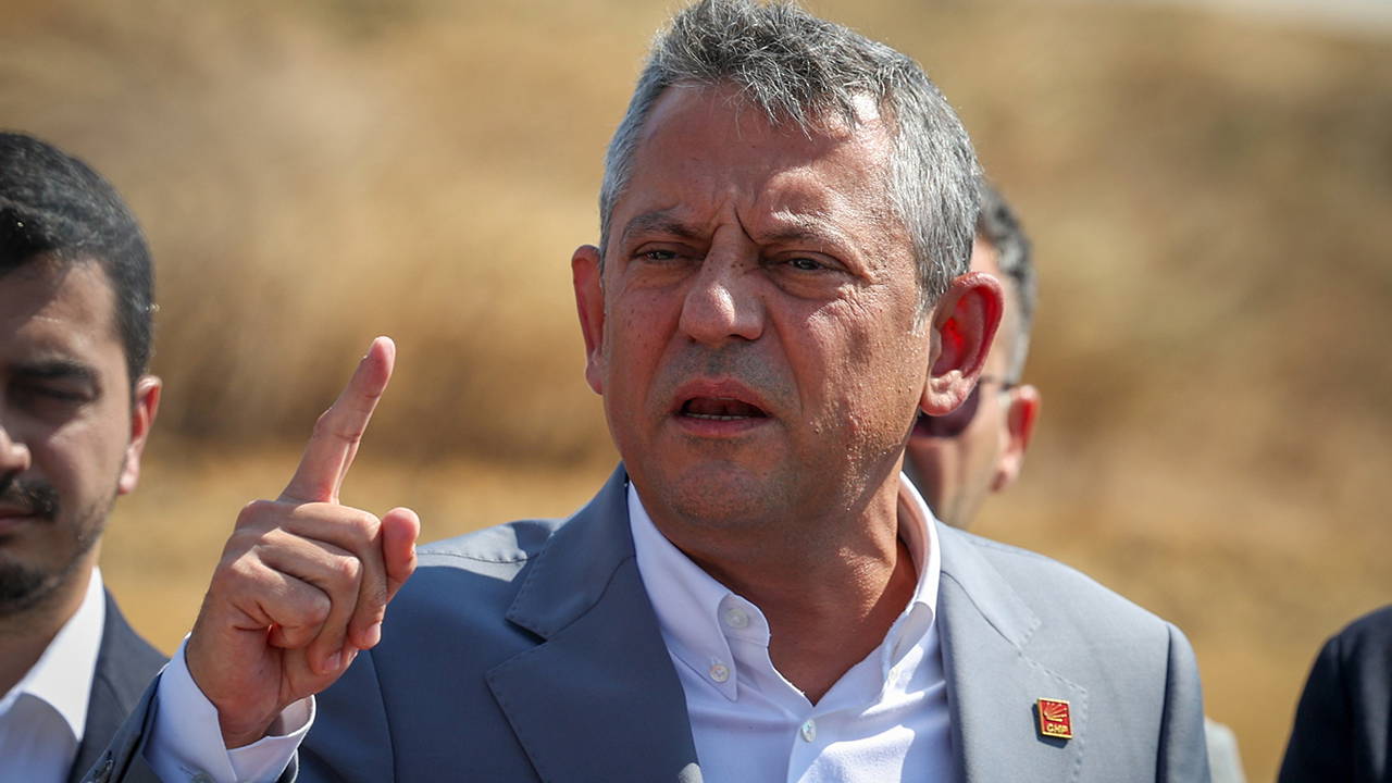 Cumhurbaşkanı Erdoğan'ı hedef alan Özer'e AK Parti'den sert tepki: Üçüncü sınıf siyaset!