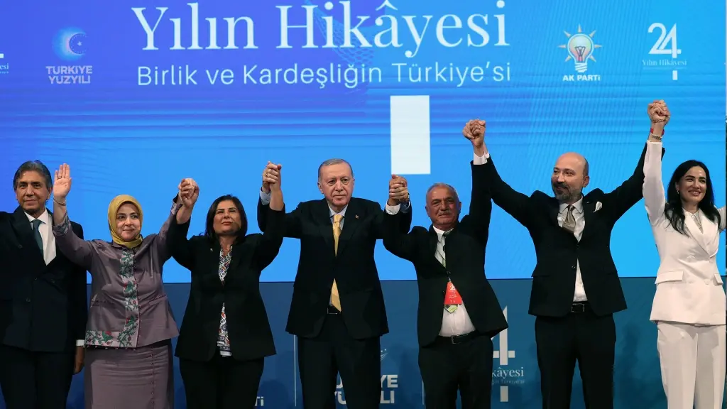 Ak Parti'ye transfer yağmuru: Biri büyükşehir 4 belediye başkanı daha AK Parti'ye geçiyor!