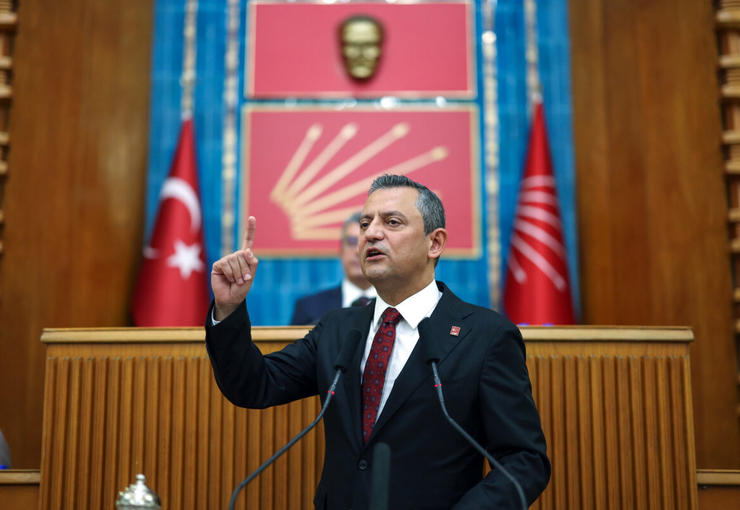 Akın Gürlek'e ''Senin alnını karışlayacağım'' demişti: CHP lideri Özgür Özel hakkında soruşturma başlatıldı!