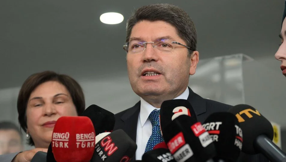 Özgür Özel soruşturmasına Bakan Tunç'tan kinayeli yanıt: Kendisi bir eczacı, hukukçu olsa bu ayrımı yapabilir...