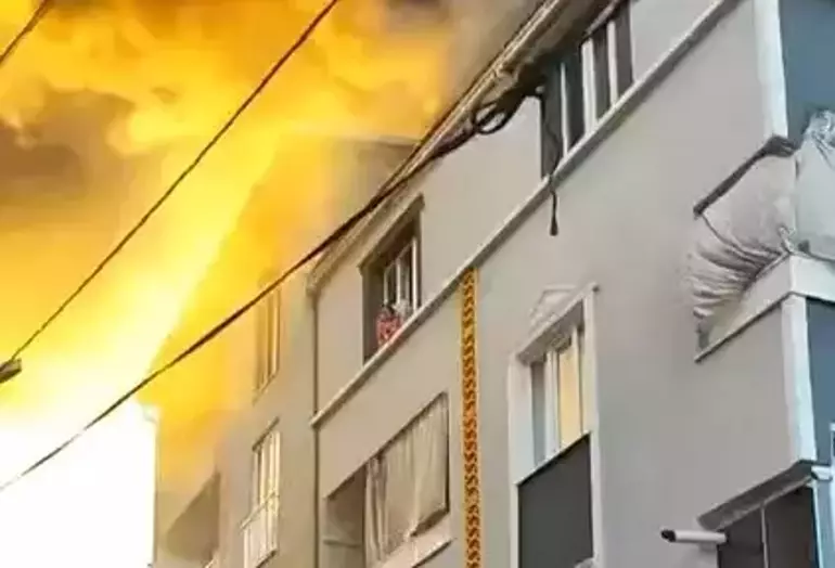 Bursa’da dehşet anları: Önce çocuğunu, sonra kendisini 3’üncü kattan aşağı attı!