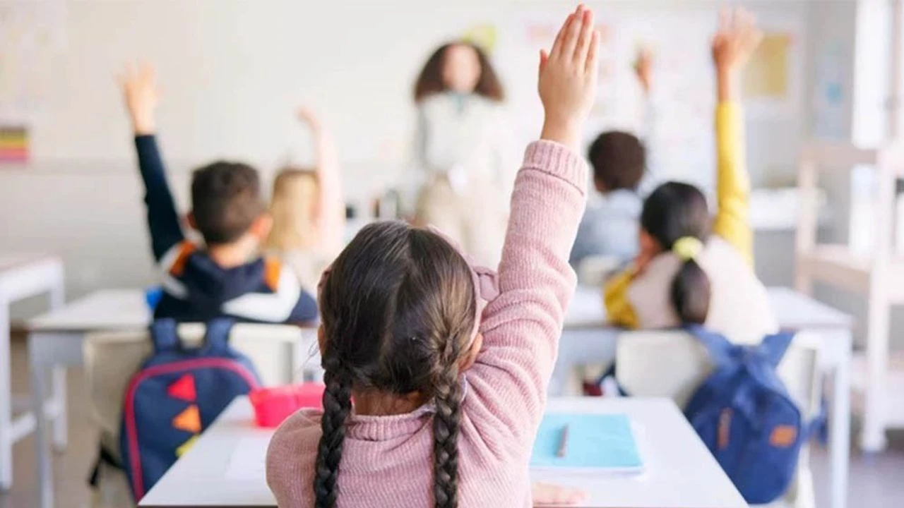 İstanbul Valiliği duyurdu: Pazartesi günü okullar 10.00'da açılacak! İşte, 2025-2026 Eğitim Öğretim yılı takvimi...