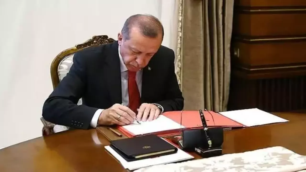 Cumhurbaşkanı Erdoğan imzaladı: Atama ve görevden alma kararları Resmi Gazete'de yayımlandı