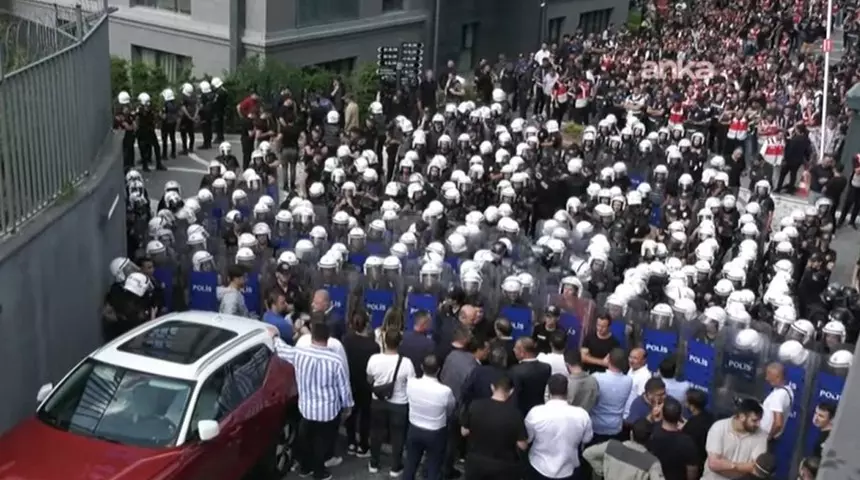 Son dakika: Gürsel Tekin, CHP İstanbul il binasına giriş yaptı!