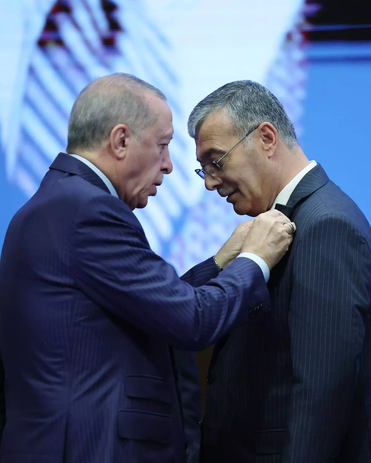 Rozetlerini Cumhurbaşkanı Erdoğan taktı: 2 Belediye Başkanı daha AK Parti'ye katıldı!