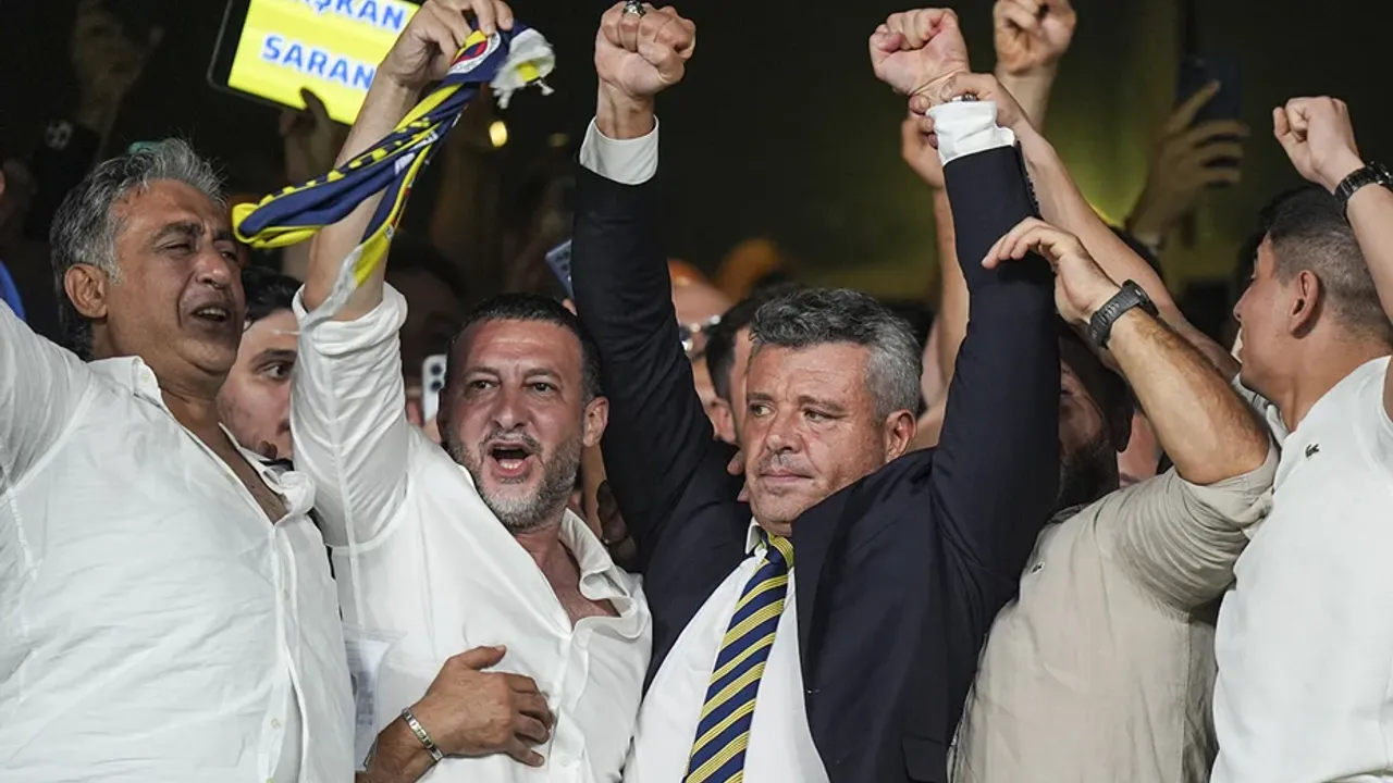 Fenerbahçe'nin yeni başkanı Sadettin Saran'a Alex de Souza'dan paylaşım!