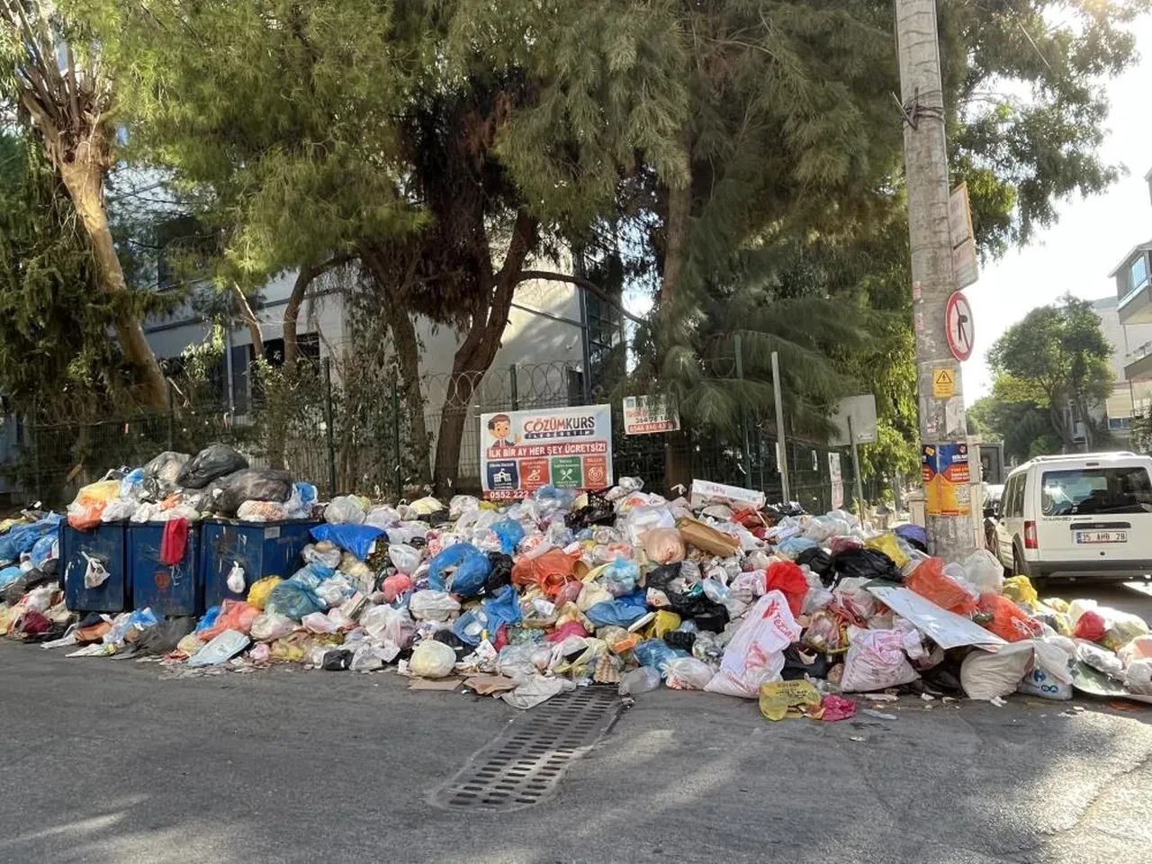 İçişleri Bakanlığı harekete geçti: İzmir'de çöpleri toplanmayan 3 CHP'li belediyeye inceleme