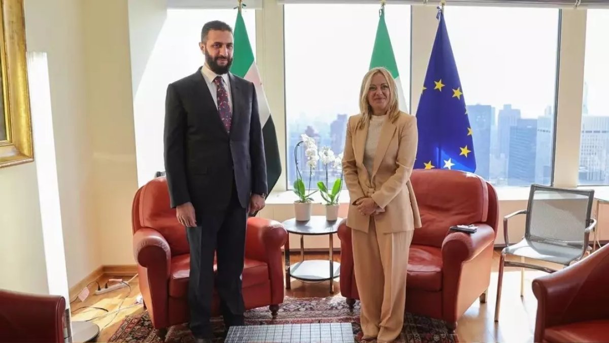 Meloni'nin Ahmed Şara'ya bakışı gündem oldu