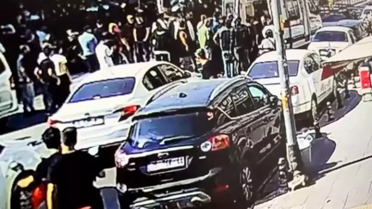 İstanbul Bahçelievler'de hareketli dakikalar: 16 yaşındaki kız ile annesi, tartıştıkları kişiyi bıçaklayarak öldürdü