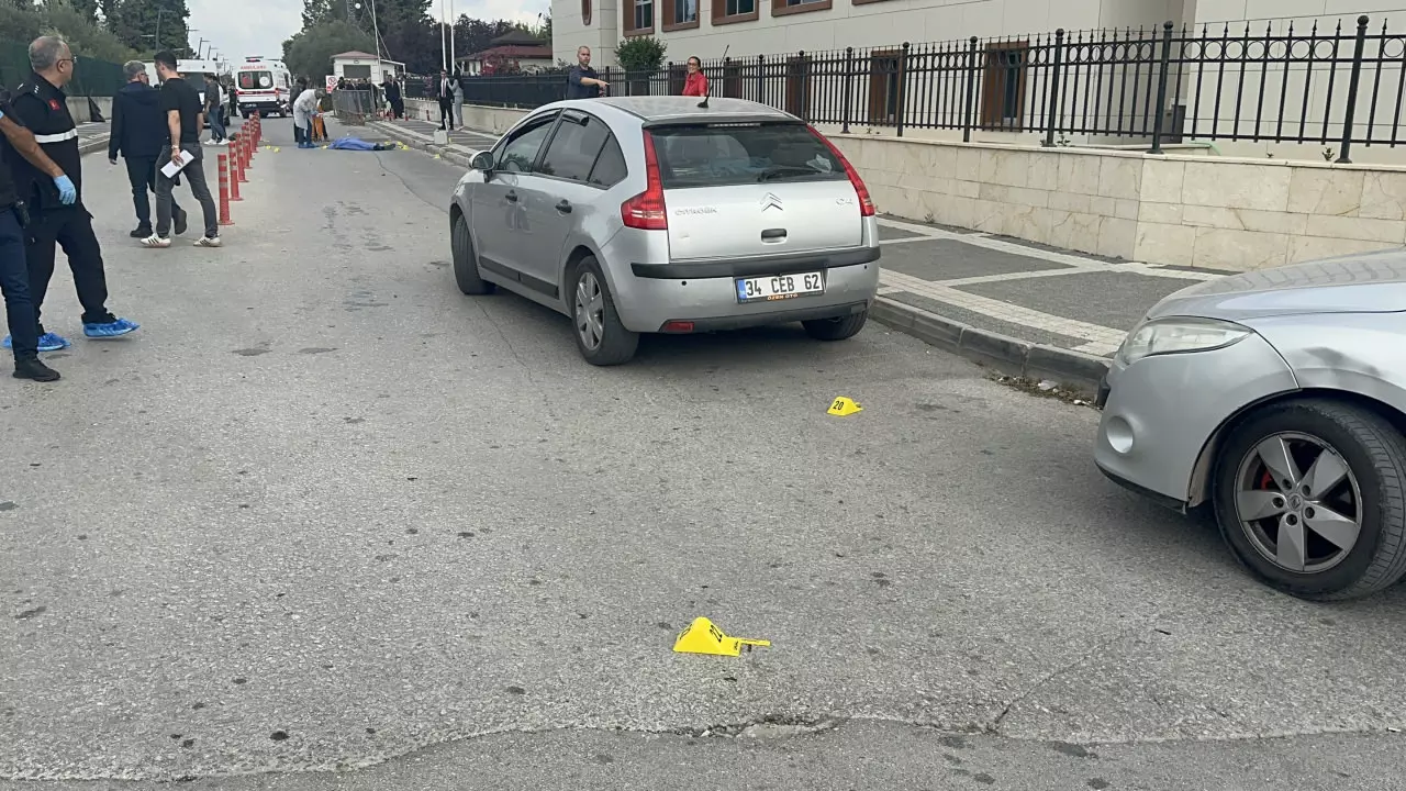 Son dakika... Yalova adliyesinin önünde kanlı infaz: Ölü ve yaralı var!