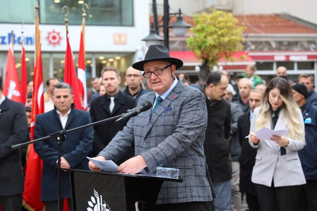 CHP'den bir istifa haberi daha: Belediye başkanı Tuncer Başoğlu partisinden istifa etti!