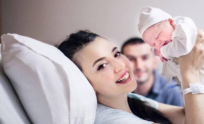 Anne ve babalara müjde: Doğum izni süreleri uzatılıyor!