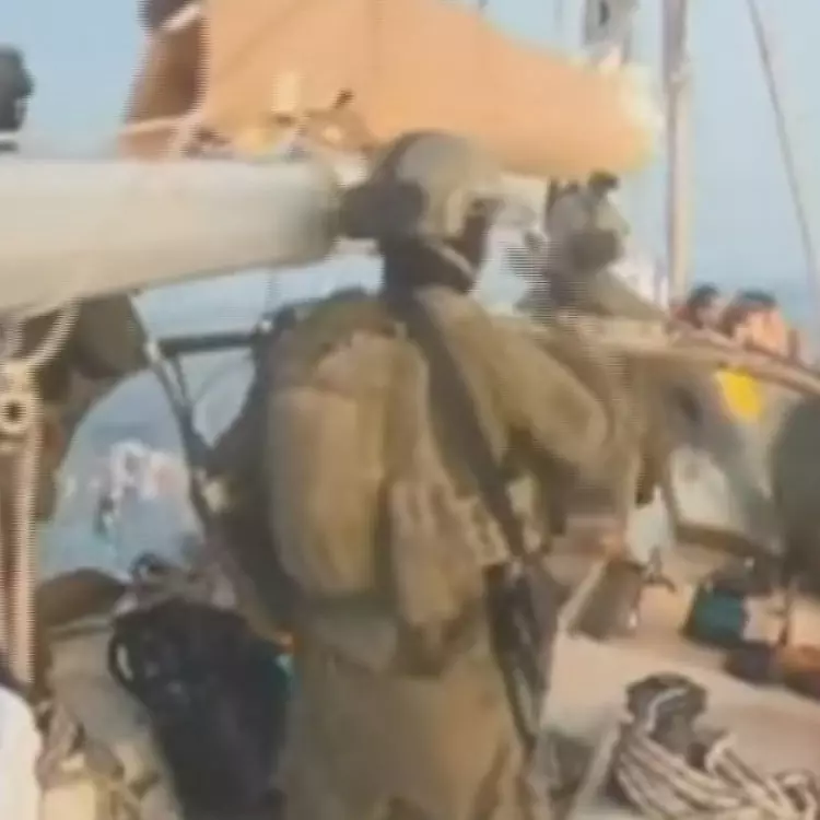 Dünya tarihi bir direnişe şahitlik ediyor: Mikeno gemisi Gazze kara sularında! 