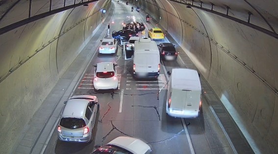Tüneli kapatıp eğlence yaptılar: Bakın o gruba ceza verildi!