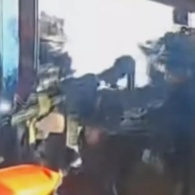 Dünya tarihi bir direnişe şahitlik ediyor: Mikeno gemisi Gazze kara sularında! 