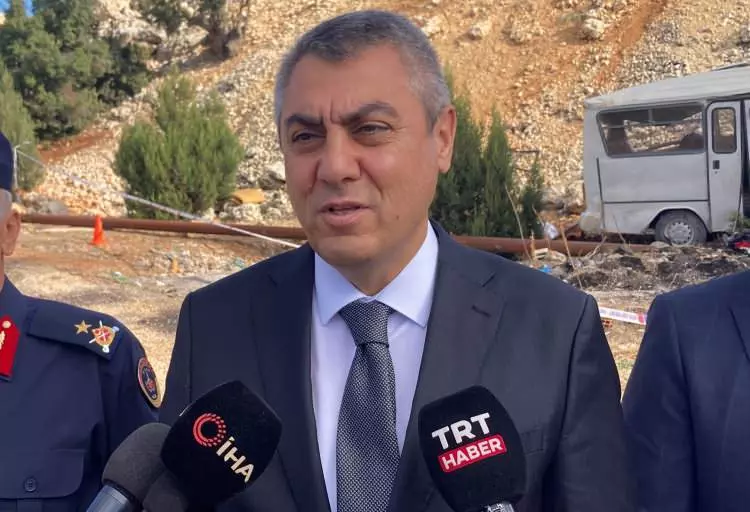 Mersin'de feci kaza: Tarım işçilerinin bulunduğu minibüste can pazarı!