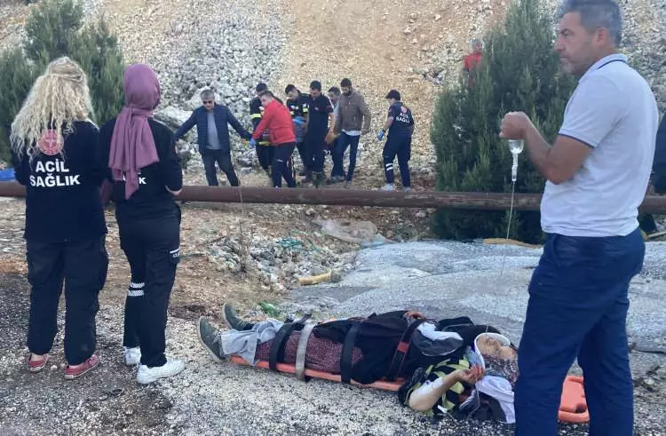 Mersin'de feci kaza: Tarım işçilerinin bulunduğu minibüste can pazarı!