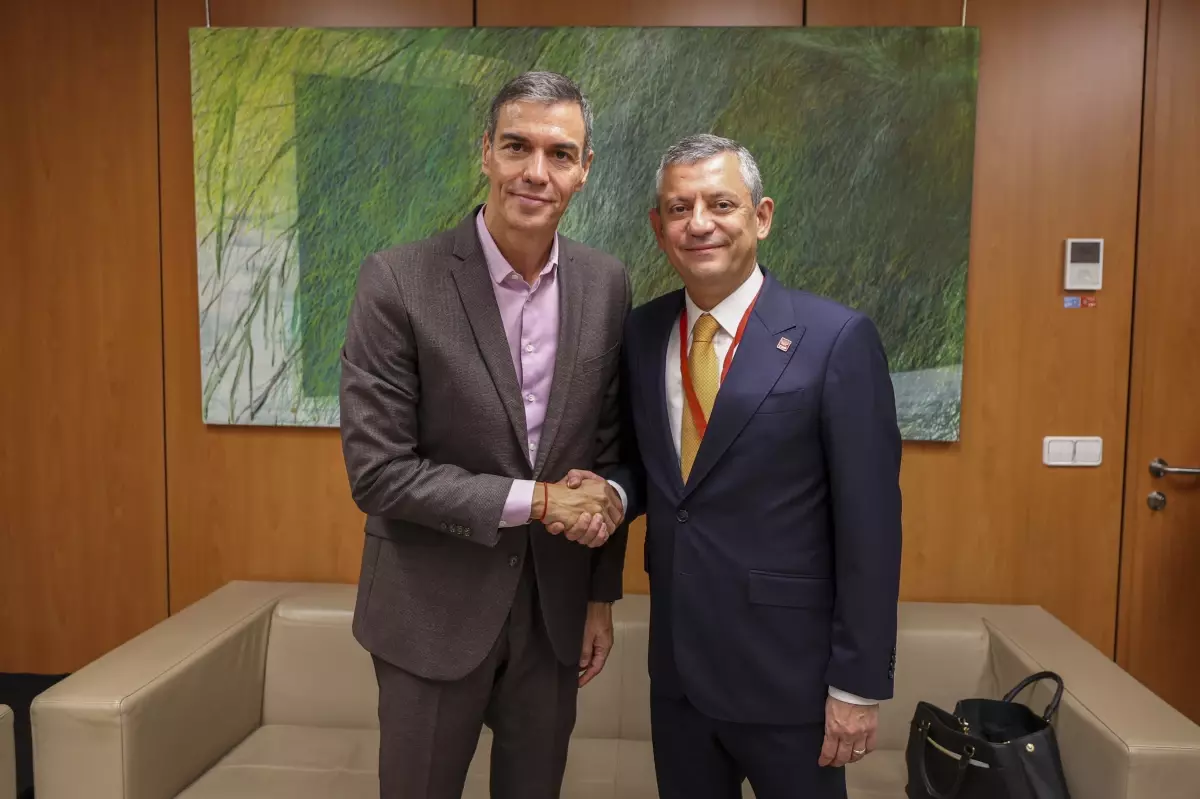 Özgür Özel bu kez de soluğu İspanya'da aldı: Türkiye’yi şikayet etti