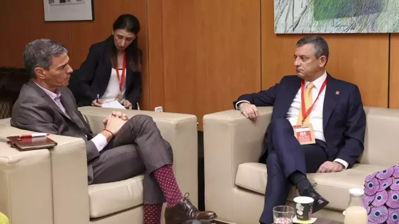 Özgür Özel bu kez de soluğu İspanya'da aldı: Türkiye’yi şikayet etti