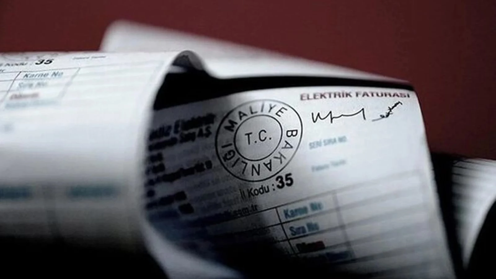 Elektrikte yeni dönem başlıyor: Faturalar o tarihten itibaren cep yakacak!