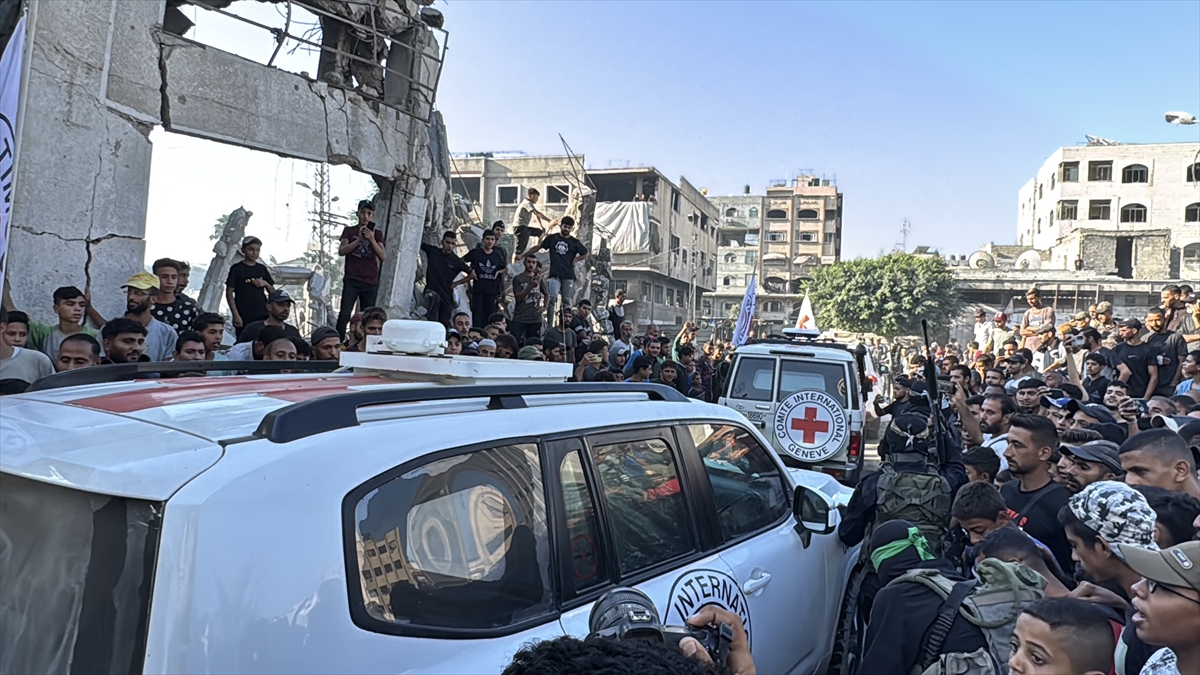 Son dakika haberi... Hamas, elindeki 2. grup rehineleri teslim etti!