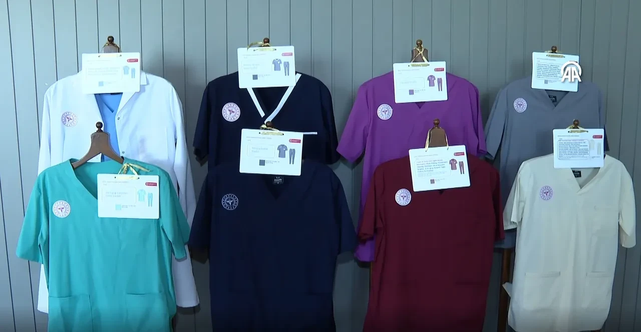 Bakanlıktan yeni düzenleme: Sağlık çalışanlarının kıyafetlerinin rengi değişiyor!