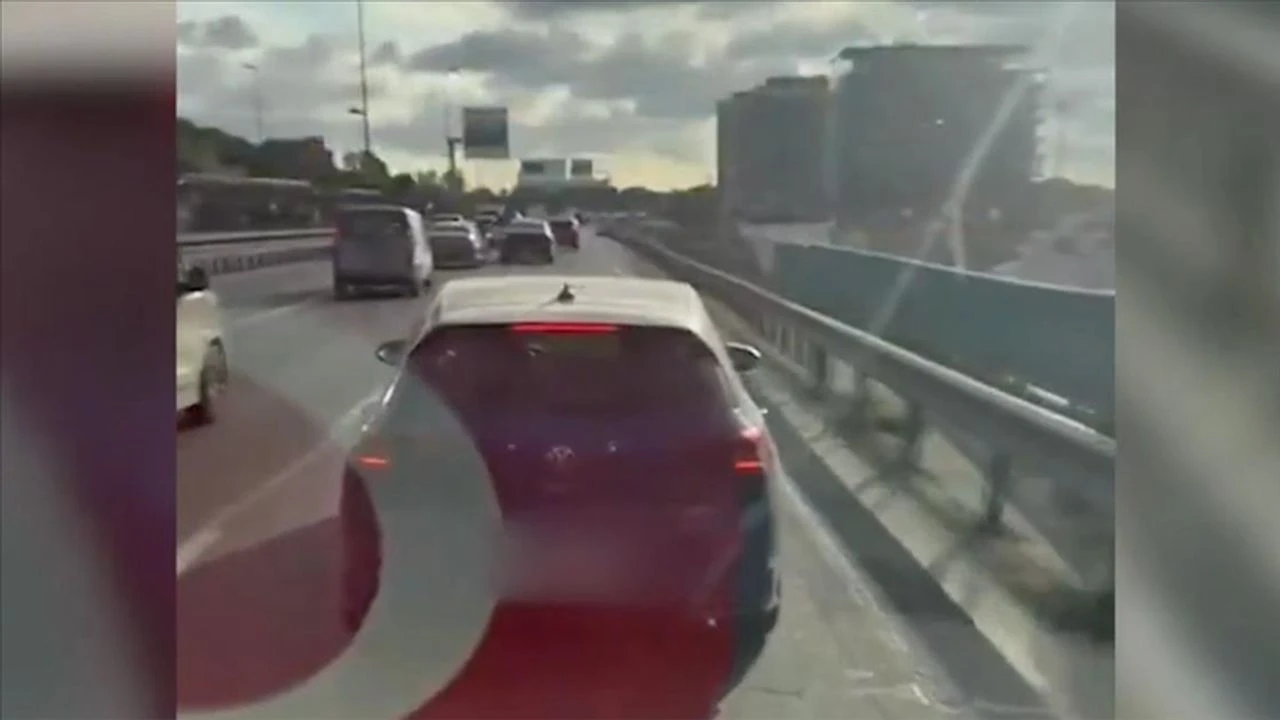 Bakan Yerlikaya duyurdu: 'Gereği yapıldı' Ambulansa yol vermeyen o sürücü yakalandı!