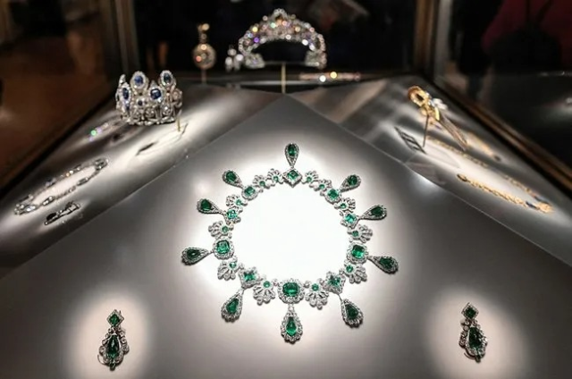 Dünya şaşkınlıkla izledi: Ünlü Louvre Müzesi sadece yedi dakikada soyuldu!