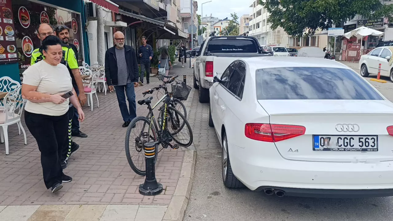 Araç tekerindeki kanı gören polis harekete geçti: Ortaya çıkan gerçek şaşkınlık yarattı!