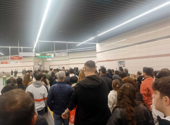 Vatandaştan İBB'ye isyan bayrağı: Uzayan kuyruk çileye dönüştü!