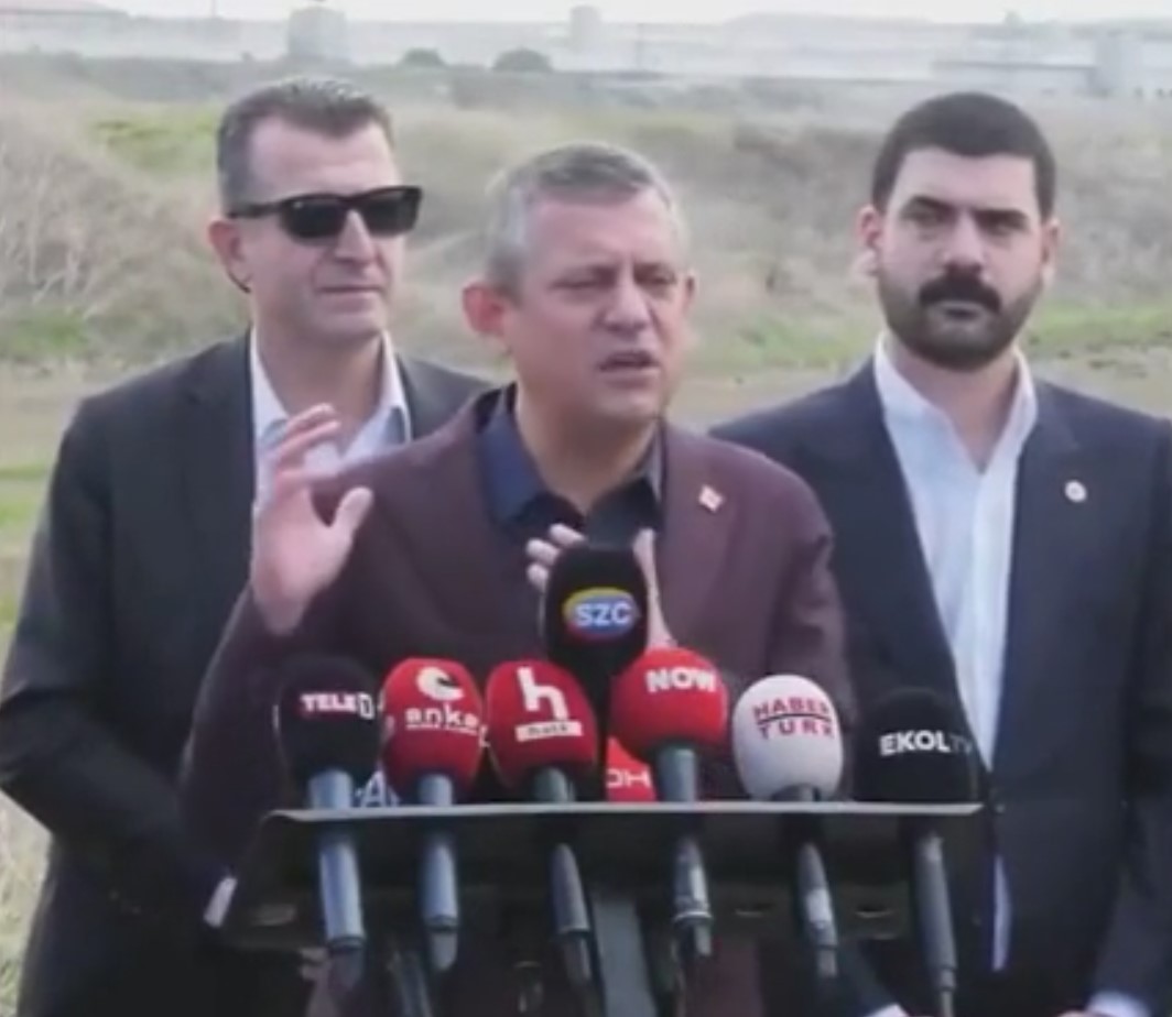 Özgür Özel'den Lütfü Savaş'a tehdit: Bunun hesabı sorulacak!