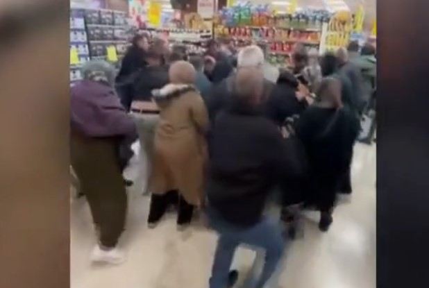 Televizyon fiyatı bin liradan satıldı: Mağaza savaş alanına döndü!