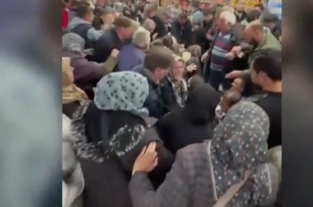 Televizyon fiyatı bin liradan satıldı: Mağaza savaş alanına döndü!