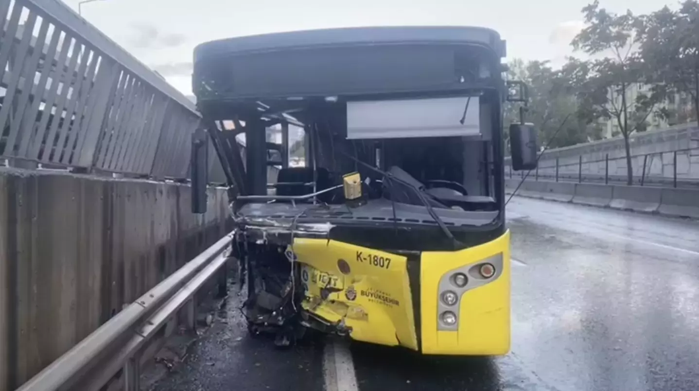 İstanbul Kadıköy'de İETT kazası: Sürücü alkollü çıktı!