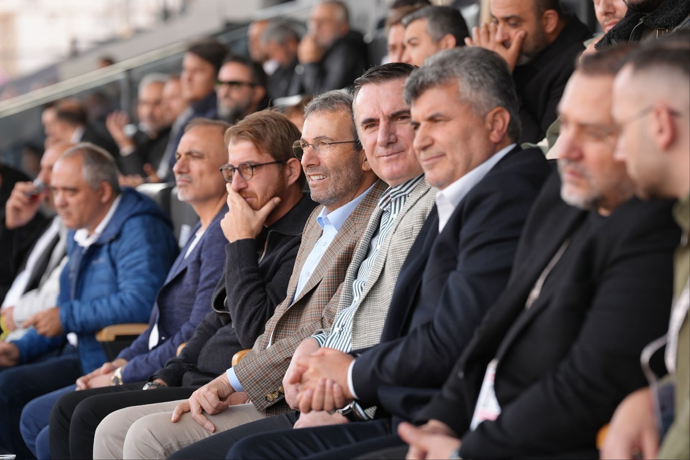 Pendikspor Serikspor'u 4-0 mağlup ederek liderliğini ilan etti