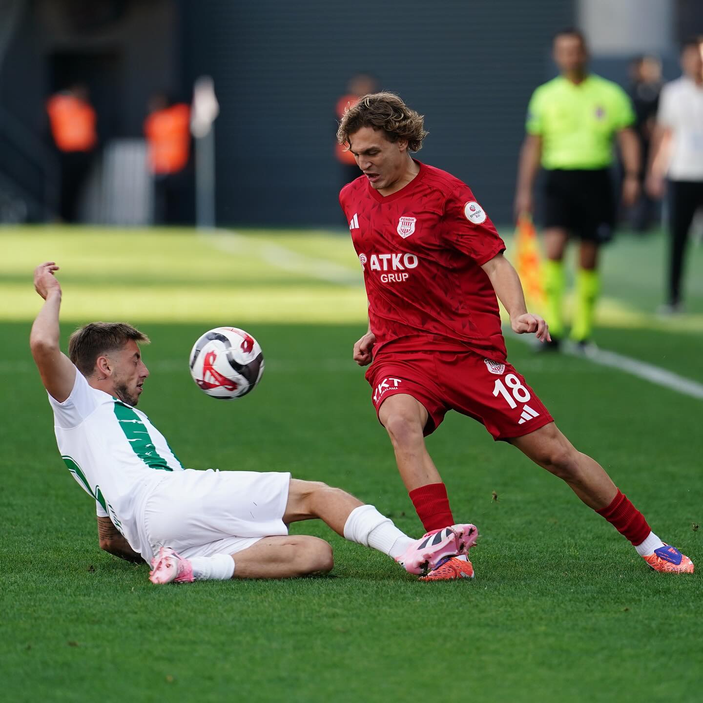 Pendikspor Serikspor'u 4-0 mağlup ederek liderliğini ilan etti