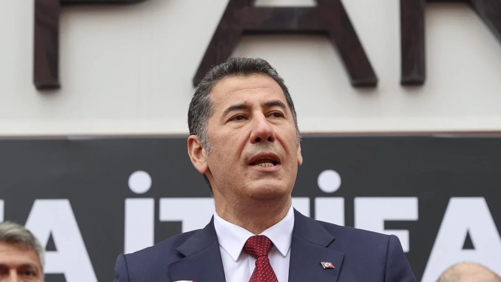 Sinan Oğan'ın son hali dikkat çekti: Sinan Oğan'ın kafasına ne oldu, hasta mı?