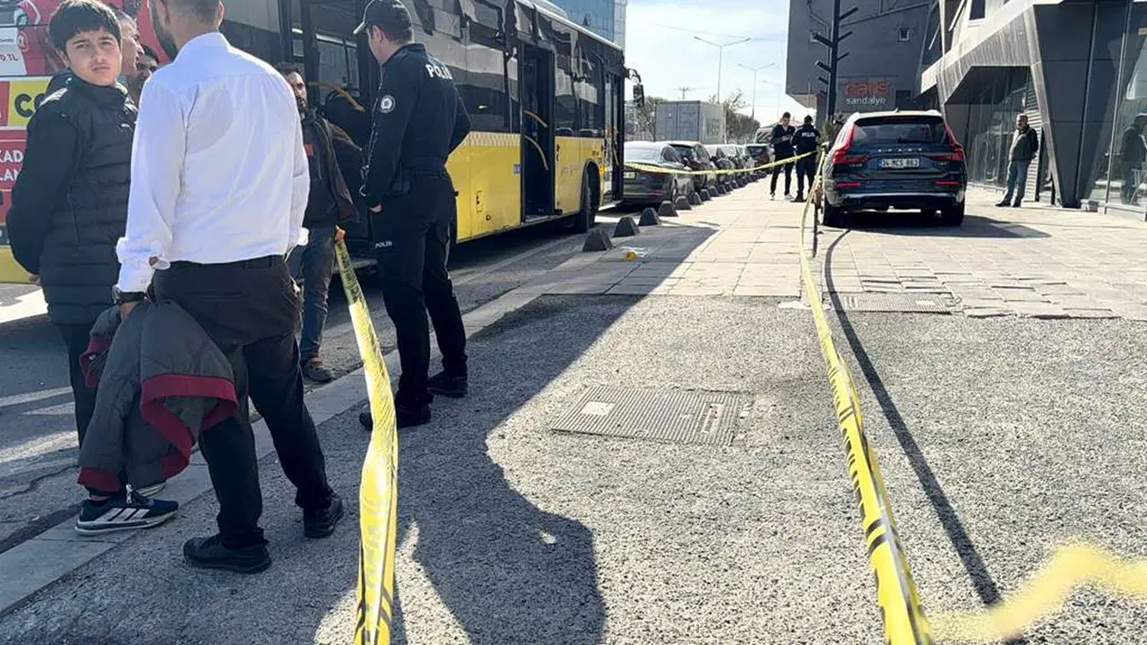 İETT Otobüsünde dehşet: Saldırgan şoför ve 2 yolcuyu bıçakladı!