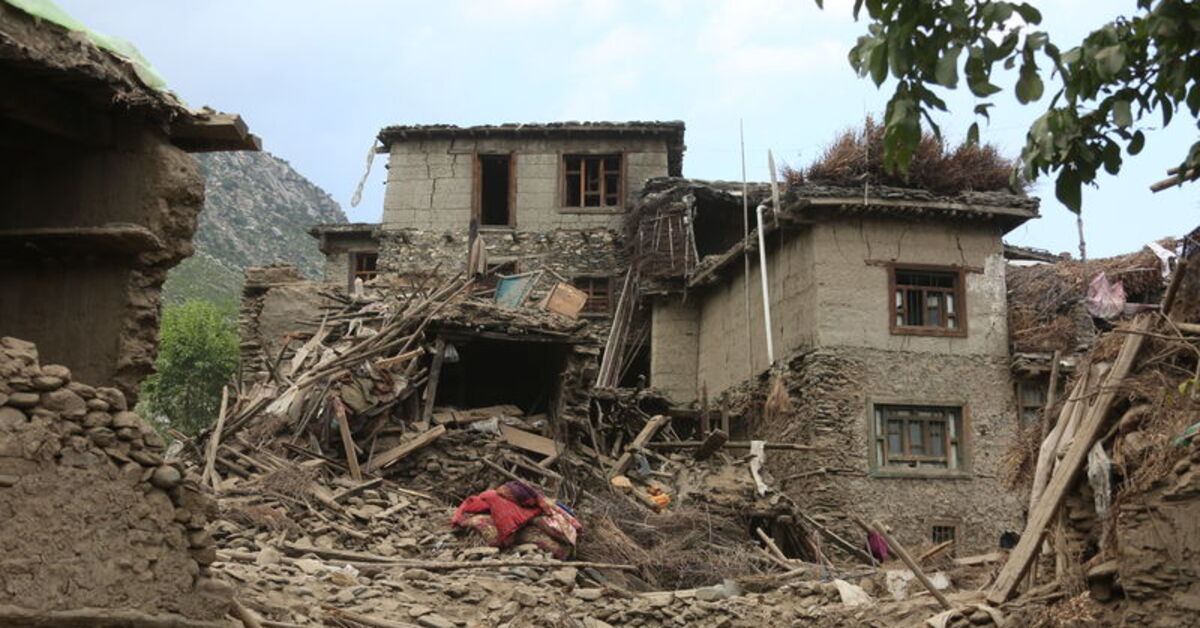 Dünya sallanıyor! Afganistan'da şiddetli deprem meydana geldi: Ölüler var!