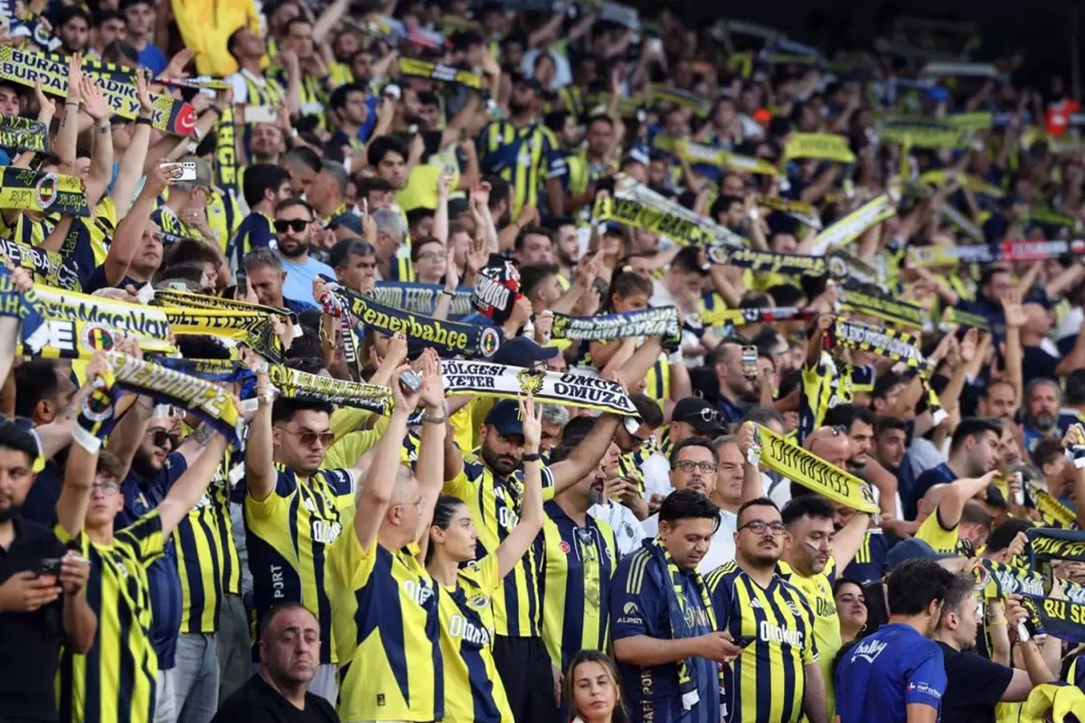 Fenerbahçe 1 puanla döndü: O isim maçın oyuncusu seçildi!