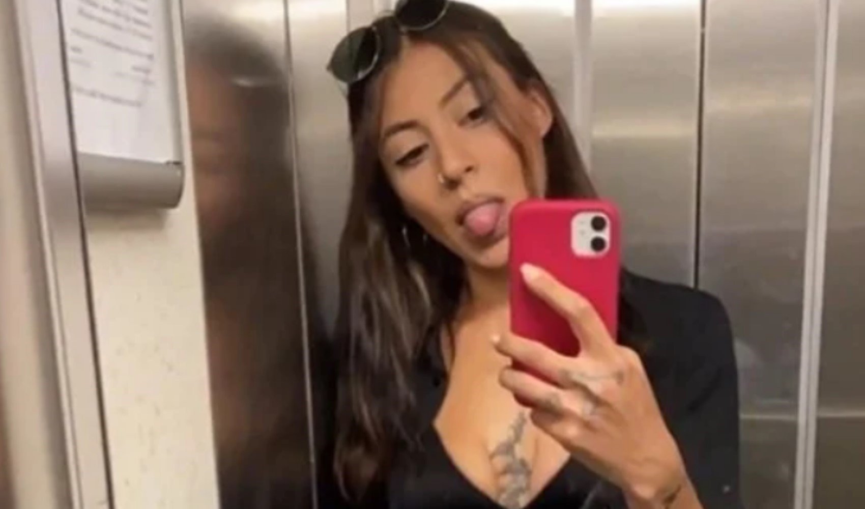 Kadıköy’de kıskançlık krizine giren kadın, sokak ortasında diğer kadını yaktı!