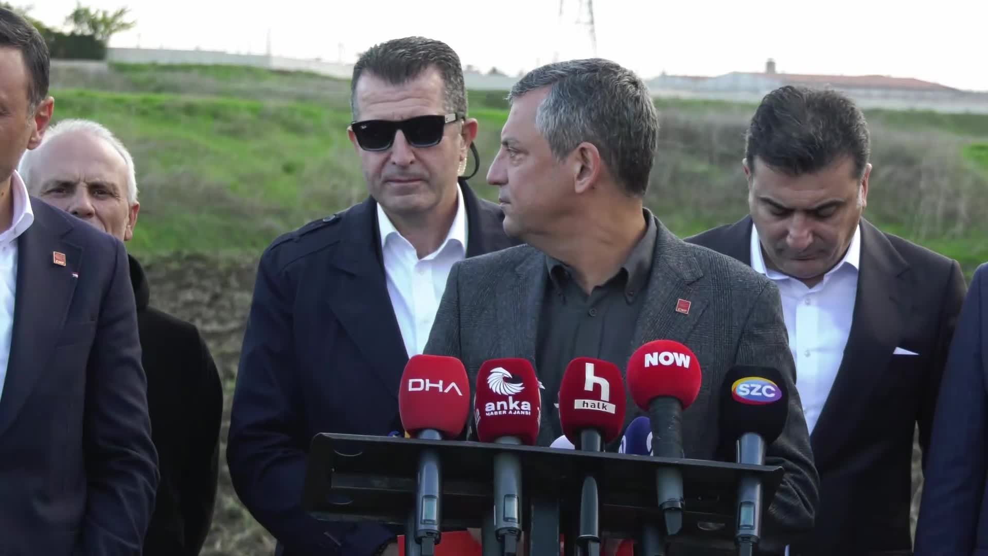 Özgür Özel, Akın Gürlek'e bu sefer hakaret etmedi dua etti: Allah senden gani, gani razı olsun