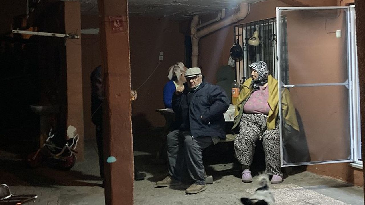 Balıkesir sallanmaya devam ediyor: Sındırgıda sabaha karşı peş peşe 4 deprem!