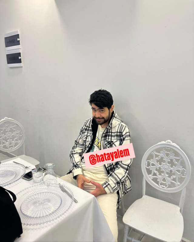 Herkes onu 3 yıldır evden çıkmayan genç olarak tanımıştı: Barış Özbay arkadaşının nişanında böyle görüntülendi