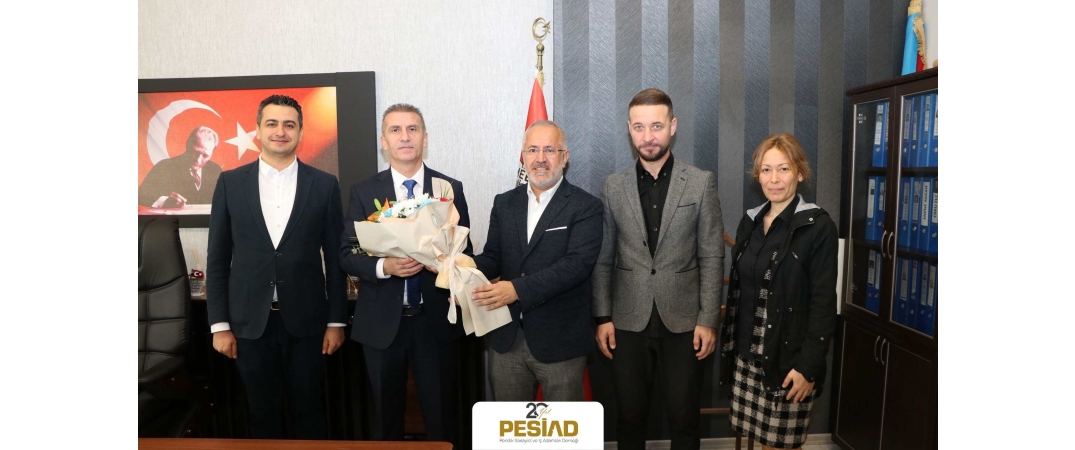 PESİAD, Merkez ilkokulunu ziyaret ederek Öğretmenler gününü kutladı