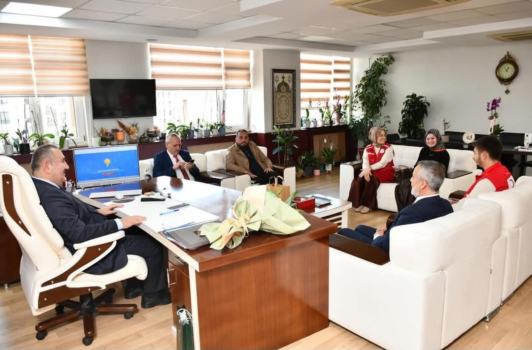 Kızılay Pendik Şube Başkanlığından İlçe Milli Eğitim Müdürüne 24 Kasım Ziyareti