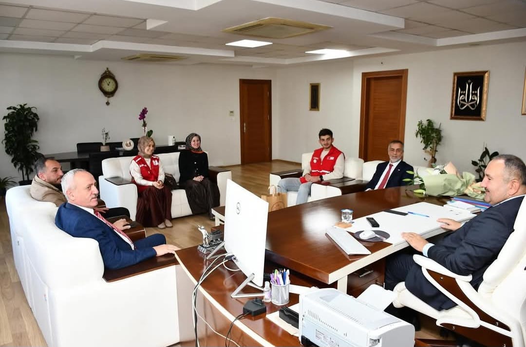 Kızılay Pendik Şube Başkanlığından İlçe Milli Eğitim Müdürüne 24 Kasım Ziyareti